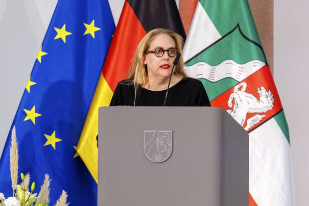 Susanne Pfeffer bei der Verleihung des Staatspreises des Landes Nordrhein-Westfalen 2025 an Fotograf Andreas Gursky im K21. Düsseldorf, 04.11.2025