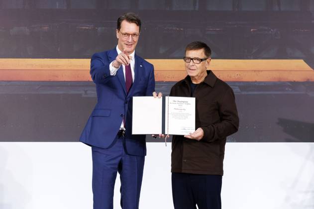 Entertainment Bilder des Tages Hendrik Wüst und Andreas Gursky bei der Verleihung des Staatspreises des Landes Nordrhein-Westfalen 2025 an Fotograf Andreas Gursky im K21. Düsseldorf, 04.11.2025