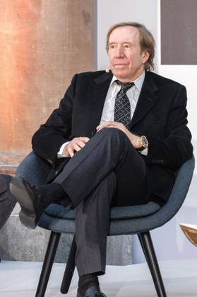Günter Netzer bei der Verleihung des Staatspreises des Landes Nordrhein-Westfalen 2025 an Fotograf Andreas Gursky im K21. Düsseldorf, 04.11.2025