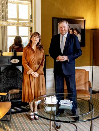 05-11-2025 HtB King Willem Alexander during a meeting with the new President of the Senate (voorzitter van de Eerste Kamer), Mrs. Mei Li Vos (PvdA GroenLinks), in his office at Huis ten Bosch palace in The Hague. Â Copyright: xPPEx