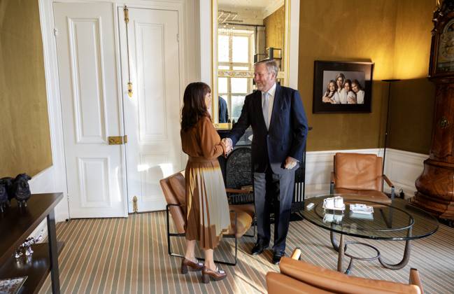 05-11-2025 HtB King Willem Alexander during a meeting with the new President of the Senate (voorzitter van de Eerste Kamer), Mrs. Mei Li Vos (PvdA GroenLinks), in his office at Huis ten Bosch palace in The Hague. Â Copyright: xPPEx