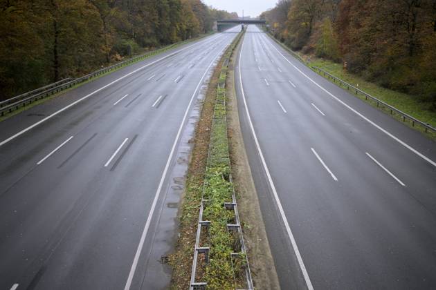 Sperrung der Autobahn A 3 in Nordrhein-Westfalen zwischen Kreuz Breitscheid und Kreuz Oberhausen, leere Autobahn, in Duisburg Deutschland am 09.11.2025