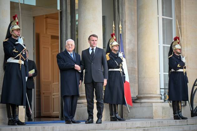 French president Emmanuel Macron welcomes Mahmoud Abbas at Elysee Palace 450581 2025 11 11 Copyright: xBarbaraxNeymanx xStarfacex STAR_450581_011