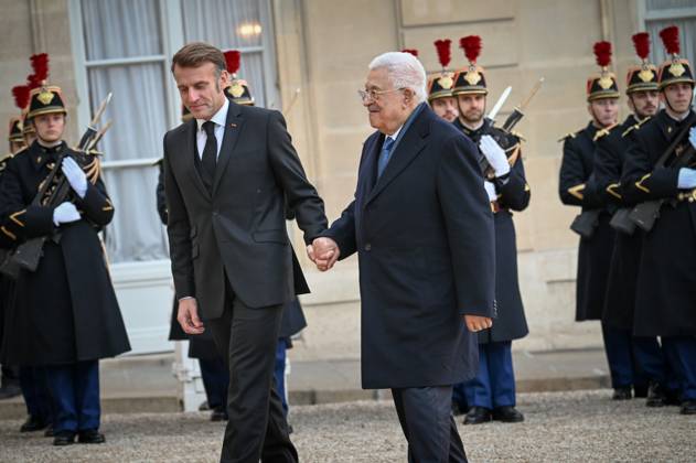 French president Emmanuel Macron welcomes Mahmoud Abbas at Elysee Palace 450581 2025 11 11 Copyright: xBarbaraxNeymanx xStarfacex STAR_450581_034