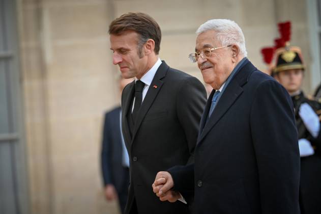 French president Emmanuel Macron welcomes Mahmoud Abbas at Elysee Palace 450581 2025 11 11 Copyright: xBarbaraxNeymanx xStarfacex STAR_450581_035