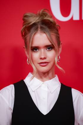 Award - Glamour Women of the Year 2025 - Eliza Scanlen beim Glamour Women of the Year Award 2025 im Ritz Carlton Hotel Berlin am 14.11.2025. Copyright: xEventpressxKochanx