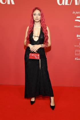 abb GlamourWomen- Badmomzjay zu Gast auf dem roten Teppich bei den 3. GLAMOUR WOMEN OF THE YEAR AWARD im The Ritz Carlton Hotel Berlin am 14.11.2025 in Berlin Berlin Deutschland