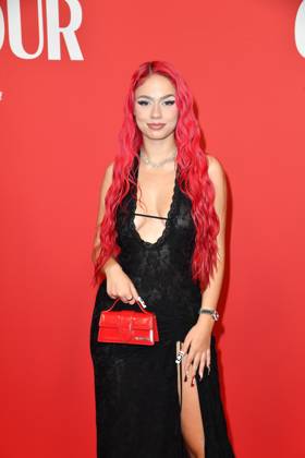 badmomzjay (bürgerlich Josy Napieray) bei der Ankunft zu der Verleihung des dritten Glamour Women of the Year Awards im The Ritz Carlton Hotel in Berlin 14.11.2025