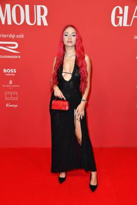 badmomzjay (bürgerlich Josy Napieray) bei der Ankunft zu der Verleihung des dritten Glamour Women of the Year Awards im The Ritz Carlton Hotel in Berlin 14.11.2025