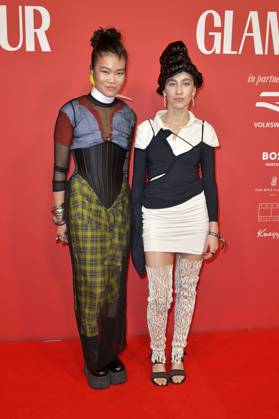 Eva Che und Sera Akyazici bei der Verleihung des Glamour Women of the Year Award 2025 im The Ritz Carlton Hotel. Berlin, 14.11.2025