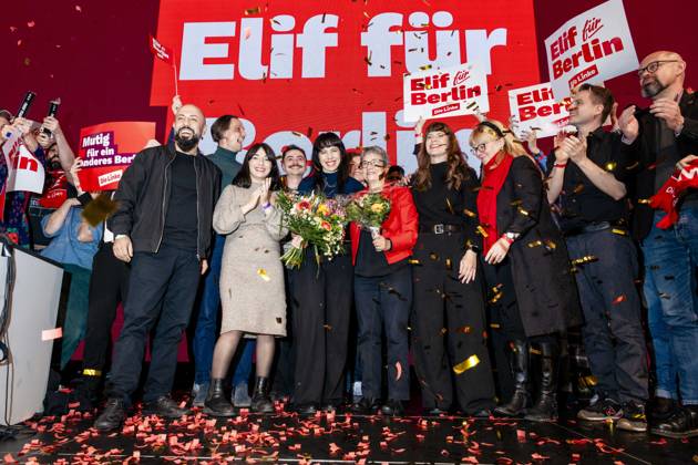 2. Tagung Landesparteitag Die Linke Berlin Elif Eralp, Spitzenkandidatin der Partei Die Linke, feiert auf der Bühne während der zweiten Tagung des 10. Landesparteitags der Partei Die Linke Berlin am 15. November 2025. Copyright: xEVENTPRESSxJeremyxKnowlesx