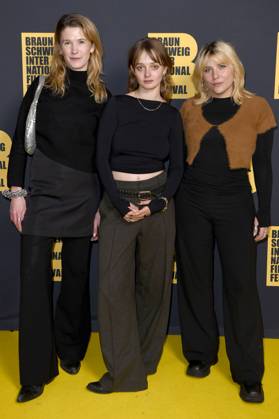 Lotta Schmelze, Maja Bons und Lisa Purtscher bei der Preisverleihung vom 39. Braunschweig International Film Festival im Staatstheater. Braunschweig, 15.11.2025