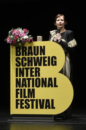 Sandra Hüller mit dem Hauptpreis Die Europa bei der Preisverleihung vom 39. Braunschweig International Film Festival im Staatstheater. Braunschweig, 15.11.2025