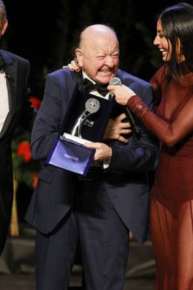 22nd Monte Carlo Film Festival - Awards Gala Night Massimo Boldi receives the Career Award during the awards gala night held at Grimaldi Forum during 22nd Monte Carlo Film Festival on November 15, 2025 in Monte Carlo, Monaco. Photo Marco Piovanotto ABACAPRESS.COM Monte Carlo Monaco  Copyright: xPiovanottoxMarco ABACAx