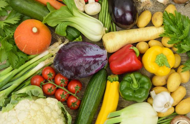 Frisches Gemüse und gesundes Nahrungsmittel Frisches und vitaminreiches Gemüse als Symbolbild für gesunde Ernährung