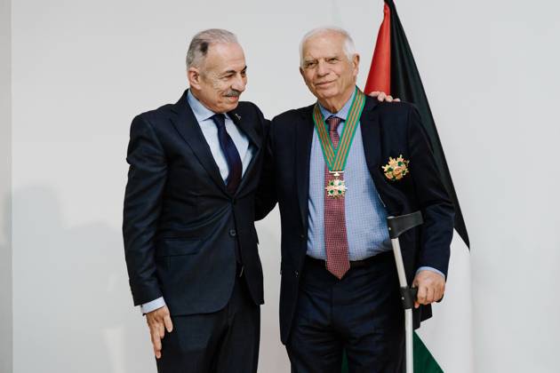 Borrell receives the Grand Star of the Order of Jerusalem by the Ambassador of Palestine The former Minister and EU High Representative for Foreign Affairs, Josep Borrell, receives the Grand Star of the Order of Jerusalem by the Ambassador of Palestine to Spain, Husni Abdel Wahed, on November 18, 2025, in Madrid Spain 18 NOVEMBER 2025 Carlos Lujá Espana  Copyright: xCarlosxLujanx 7108402