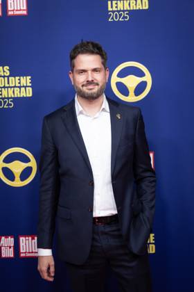 Das Goldene Lenkrad 2025 Simon Zwahlen, CEO Tesla Germany Verleihung Auto BILD Das Goldene Lenkrad 2025 im Axel Springer Gebäude in Berlin Copyright: xEventpressxFuhrx