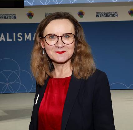 Sigrid Evelyn Nikutta bei der Verleihung des TALISMAN 2025 der Deutschlandstiftung Integration im Allianz Forum in Berlin.