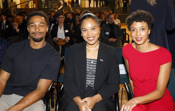Yemisi Ogunleye, Leo Neugebauer, Malaika Mihambo bei der Verleihung des TALISMAN 2025 der Deutschlandstiftung Integration im Allianz Forum in Berlin.
