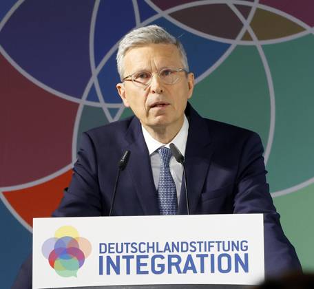 Dr. Thomas Gauly (Gesellschafter DSI) bei der Verleihung des TALISMAN 2025 der Deutschlandstiftung Integration im Allianz Forum in Berlin.