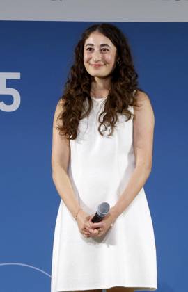 Anahita Sattarian bei der Verleihung des TALISMAN 2025 der Deutschlandstiftung Integration im Allianz Forum in Berlin.