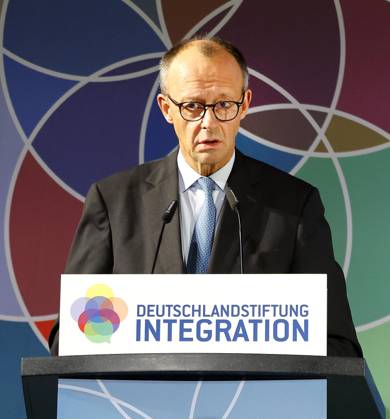 Schirmherr Bundeskanzler Friedrich Merz bei der Verleihung des TALISMAN 2025 der Deutschlandstiftung Integration im Allianz Forum in Berlin.