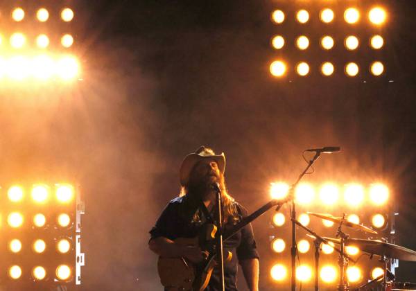 Chris Stapleton performs onstage during the 59th CMA Awards at the Bridgestone Arena in Nashville, Tennessee, on Wednesday, November 19, 2025.  NAS202511198297 JOHNxANGELILLO