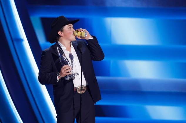 Zach Top accepts the award for New Artist of the Year onstage during the 59th CMA Awards at the Bridgestone Arena in Nashville, Tennessee, on Wednesday, November 19, 2025.  NAS20251119304 JOHNxANGELILLO