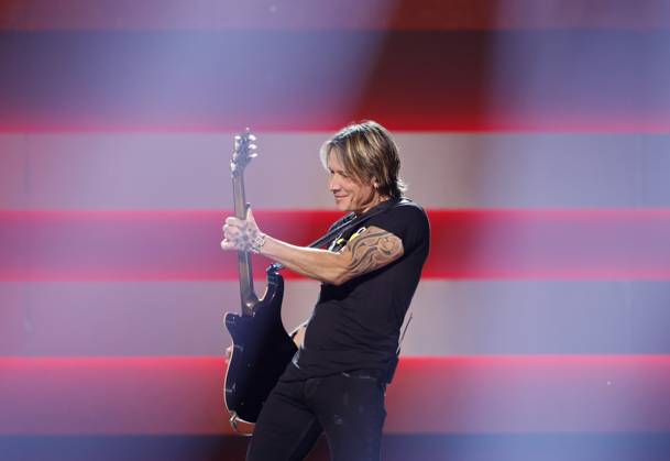 Keith Urban performs at the 59th CMA Awards at the Bridgestone Arena in Nashville, Tennessee, on Wednesday, November 19, 2025.  NAS202511192001 JOHNxANGELILLO