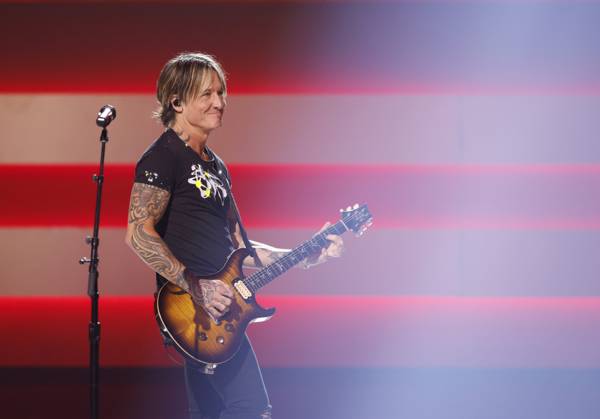 Keith Urban performs at the 59th CMA Awards at the Bridgestone Arena in Nashville, Tennessee, on Wednesday, November 19, 2025.  NAS202511192008 JOHNxANGELILLO