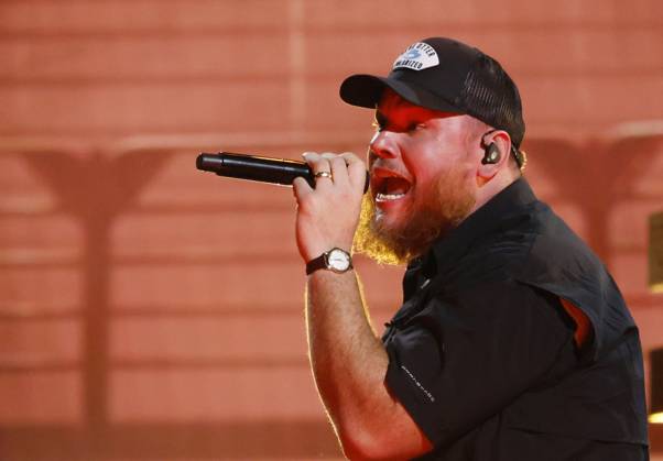 Luke Combs performs at the 59th CMA Awards at the Bridgestone Arena in Nashville, Tennessee, on Wednesday, November 19, 2025.  NAS202511192015 JOHNxANGELILLO