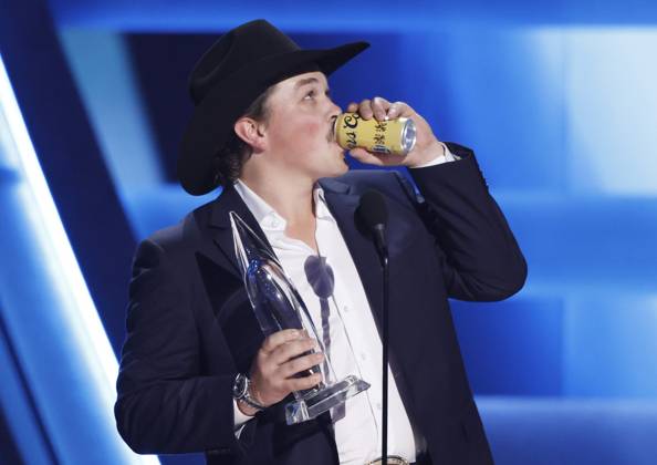 Zach Top accepts the award for New Artist of the Year onstage during the 59th CMA Awards at the Bridgestone Arena in Nashville, Tennessee, on Wednesday, November 19, 2025.  NAS202511192018 JOHNxANGELILLO