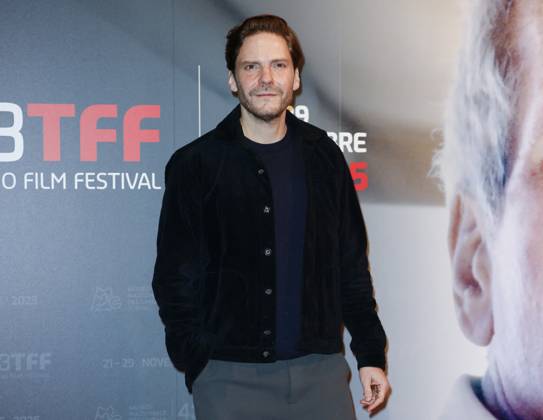 43 Turin Film Festival - Photocall TURIN, ITALY - NOVEMBER 22: Daniel Bruehl poses at the photocall of Stella della Mole Award during the 43rd Torino Film Festival 2025 at Teatro Regio on November 22, 2025 in Turin, Italy. Photo Marco Piovanotto Abacapress.com  Copyright: xPiovanottoxMarco ABACAx