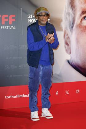 43 Turin Film Festival - Photocall TURIN, ITALY - NOVEMBER 22: Spike Lee poses at the photocall of Stella della Mole Award during the 43rd Torino Film Festival 2025 at Teatro Regio on November 22, 2025 in Turin, Italy. Photo Marco Piovanotto Abacapress.com  Copyright: xPiovanottoxMarco ABACAx