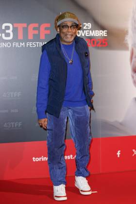 43 Turin Film Festival - Photocall TURIN, ITALY - NOVEMBER 22: Spike Lee poses at the photocall of Stella della Mole Award during the 43rd Torino Film Festival 2025 at Teatro Regio on November 22, 2025 in Turin, Italy. Photo Marco Piovanotto Abacapress.com  Copyright: xPiovanottoxMarco ABACAx