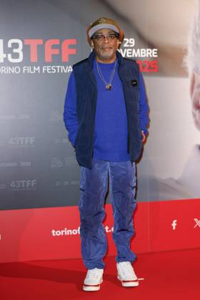 43 Turin Film Festival - Photocall TURIN, ITALY - NOVEMBER 22: Spike Lee poses at the photocall of Stella della Mole Award during the 43rd Torino Film Festival 2025 at Teatro Regio on November 22, 2025 in Turin, Italy. Photo Marco Piovanotto Abacapress.com  Copyright: xPiovanottoxMarco ABACAx