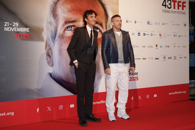 43 Turin Film Festival - Antonio Banderas at Stella della Mole Award’s photocall TURIN, ITALY - NOVEMBER 22: Antonio Banderas poses at the photocall of Stella della Mole Award during the 43rd Torino Film Festival 2025 at Teatro Regio on November 22, 2025 in Turin, Italy. Photo Marco Piovanotto Abacapress.com  Copyright: xPiovanottoxMarco ABACAx