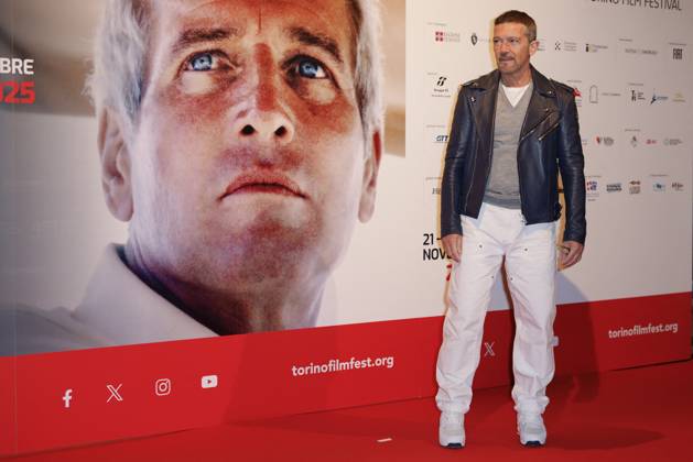 43 Turin Film Festival - Antonio Banderas at Stella della Mole Award’s photocall TURIN, ITALY - NOVEMBER 22: Antonio Banderas poses at the photocall of Stella della Mole Award during the 43rd Torino Film Festival 2025 at Teatro Regio on November 22, 2025 in Turin, Italy. Photo Marco Piovanotto Abacapress.com  Copyright: xPiovanottoxMarco ABACAx