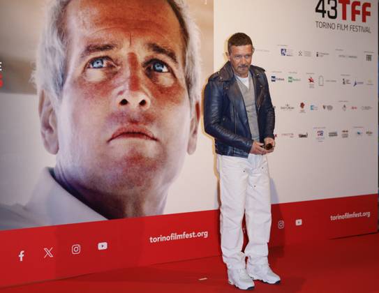 43 Turin Film Festival - Antonio Banderas at Stella della Mole Award’s photocall TURIN, ITALY - NOVEMBER 22: Antonio Banderas poses at the photocall of Stella della Mole Award during the 43rd Torino Film Festival 2025 at Teatro Regio on November 22, 2025 in Turin, Italy. Photo Marco Piovanotto Abacapress.com  Copyright: xPiovanottoxMarco ABACAx