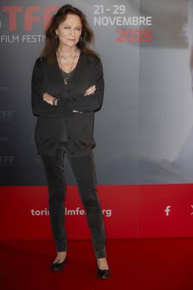 43 Turin Film Festival - Jacqueline Bisset photocall Stella della Mole Award TURIN, ITALY - NOVEMBER 23: Jacqueline Bisset poses at the photocall of Stella della Mole Award during the 43rd Torino Film Festival 2025 at Teatro Regio on November 23, 2025 in Turin, Italy. Photo Marco Piovanotto Abacapress.com  Copyright: xPiovanottoxMarco ABACAx