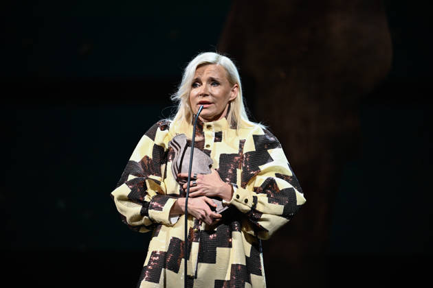 STOCKHOLM, SWEDEN 20251124 Bea Uusma accepts the Swedish Non-Fiction Book of the Year award for her book Vitön when the August Prize is awarded during a gala at Dramaten STOCKHOLM SWEDEN x10430x  Copyright: xChristinexOlsson TTx AUGUSTPRISET 2025 V9KpE1yNlSA