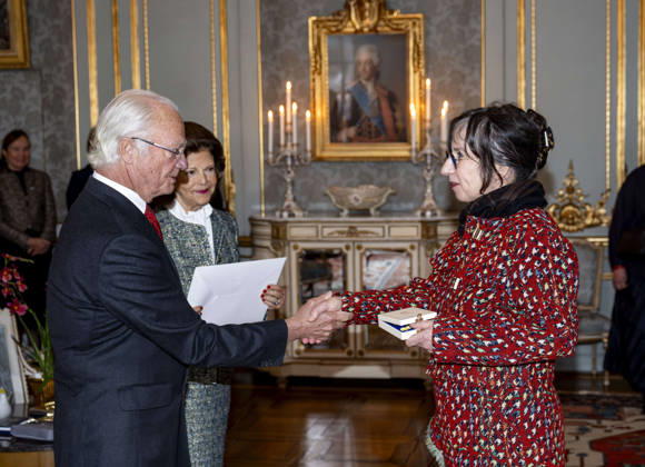 Swedens King Carl Gustaf and Queen Silvia award the Prince Eugen Medal, for outstanding artistic achievement, to artist Klara Kristalova at Stockholm Palace, Stockholm, Sweden, November 24, 2025 SWEDEN x10050x  Copyright: xPontusxLundahl TTx PRINCE EUGENE MEDAL SWEDEN KWC9Kx5vGSo