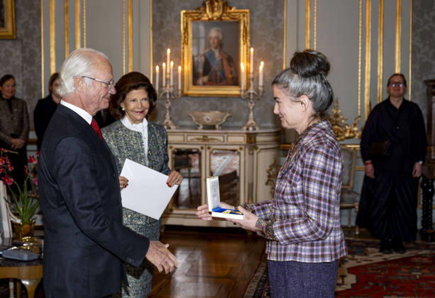 Swedens King Carl Gustaf and Queen Silvia award the Prince Eugen Medal, for outstanding artistic achievement, to artist Ann Böttcher at Stockholm Palace, Stockholm, Sweden, November 24, 2025 SWEDEN x10050x  Copyright: xPontusxLundahl TTx PRINCE EUGENE MEDAL SWEDEN T-ekZ1tAjcE