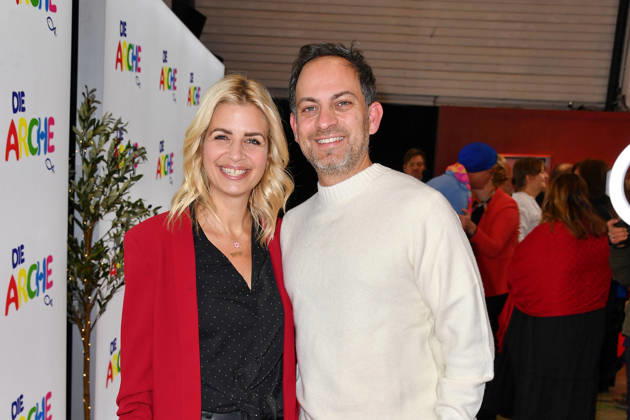 Susan Sideropoulos mit Ehemann Jakob Shtizberg bei der Jubiläumsfeier 30 Jahre Die ARCHE in Berlin 12.11.2025