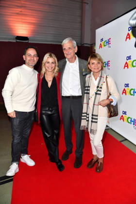 Susan Sideropoulos mit Ehemann Jakob Shtizberg und Uschi Glas mit Ehemann Dieter Hermann bei der Jubiläumsfeier 30 Jahre Die ARCHE in Berlin 12.11.2025