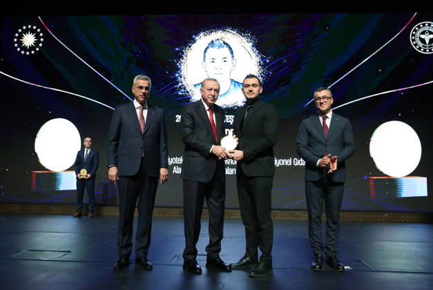 Turkish President Recep Tayyip Erdogan ANKARA, TURKIYE - NOVEMBER 26: (----EDITORIAL USE ONLY - MANDATORY CREDIT - TURKISH PRESIDENCY MURAT KULA HANDOUT - NO MARKETING NO ADVERTISING CAMPAIGNS - DISTRIBUTED AS A SERVICE TO CLIENTS----) Turkish President Recep Tayyip Erdogan attends the 11th Turkish Medical World Congress and TUSEB Aziz Sancar Science, Service and Incentive Awards Ceremony at Bestepe Nation s Convention and Culture Center in Ankara, Turkiye on November 26, 2025. Turkish Minister of Health, Kemal Memisoglu also attended the ceremony. TUR Presidency Murat Kula Handout Anadolu Ankara Turkey. Editorial use only. Please get in touch for any other usage.  Copyright: x2025xAnadoluxTURxPresidencyx xMuratxKulax xHandoutx