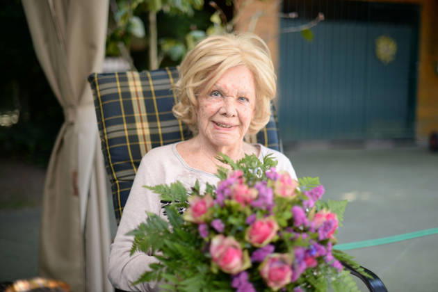 Mit 94 Jahren ist Ingrid van Bergen am 28. November 2025 in ihrem Haus in Eyendorf in de Lüneburger Heide, bei Hamburg verstorben. (Archivbild vom 09.06.2021) Ingrid van Bergen in ihrem Wohnhaus - Ingrid von Bergen verstorben, Landkreis Harburg Hamburg Deutschland Eyendorf