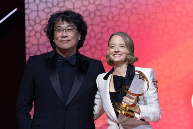 22nd Marrakech International Film Festival Day 2 Jury president Bong Joon-ho, Jodie Foster receives the Tribute Award attends the 22nd Marrakech International Film Festival Day 2 on November 29, 2025 in Paris, France. Photo by Nasser Berzane ABACAPRESS.COM Paris France  Copyright: xBerzanexNasser ABACAx