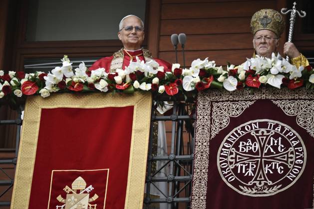 November 30, 2025, Istanbul, Istanbul, Turchia: Pope Leo XIV (L) and Patriarch Bartholomew I (R) perform an ecumenical blessing from the balcony at the Patriarchal Church of Saint George after a Divine Liturgy in Istanbul, Turkey, 30 November 2025. Pope Leo XIV is on his first apostolic journey outside Italy since his election as pontiff, visiting Turkey and Lebanon from 27 November to 02 December. Istanbul Turchia  - ZUMAa289 20251130_zia_a289_020 Copyright: xValeriaxFerrarox