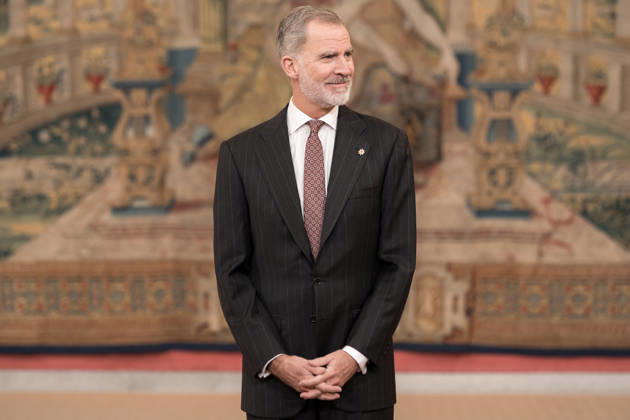 Felipe VI presents the XIX Kingdom of Spain Award for Business Career to the honorary president of Galletas Gullón King Felipe VI during the award ceremony of the IX Kingdom of Spain Award for Business Career, at the Royal Palace of El Pardo, on December 1, 2025, in Madrid Spain In this edition the award was presented to the honorary president of Galletas Gullón, María Teresa Rodríguez, a company that was founded in 1892 and which she managed since 1983, after the death of her husband, José Manuel Gullón, until her retirement in 2019 Galletas Gullón is today the only family-owned biscuit company that remains in the sector with a turnover of over 300 million euros per year and a presence in more than 120 countries In addition to her outstan  Copyright: xDiegoxRadamÃ sx 7139772